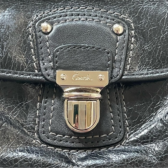 COACH Poppy Black Leather Push Lock Oval Wristlet Zip Pouch Wallet - Picture 6 of 8